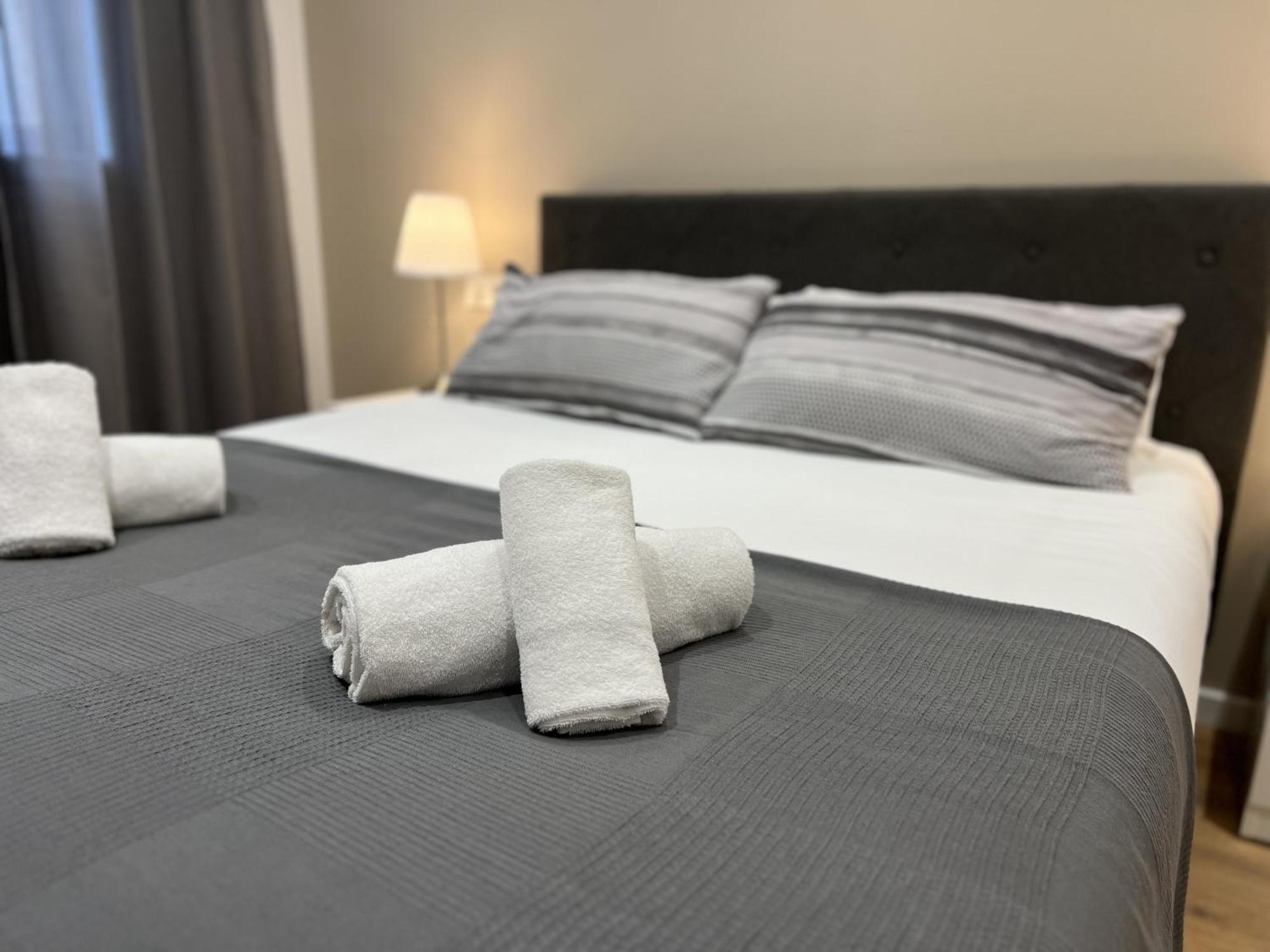 Apartamenticos Plaza Las Armas III Zaragoza Kültér fotó
